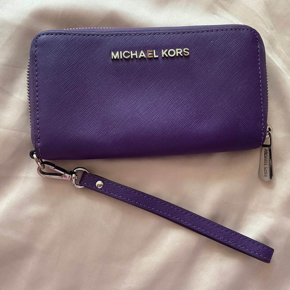 Micheal Kors Cell Phone Wristlet